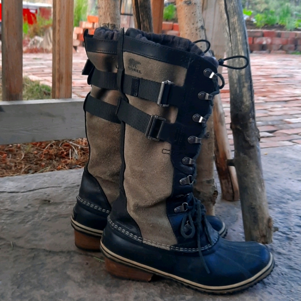 Sorel Carly boots size 8.5